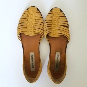 Steve Madden size 7 Hillarie yellow sandals